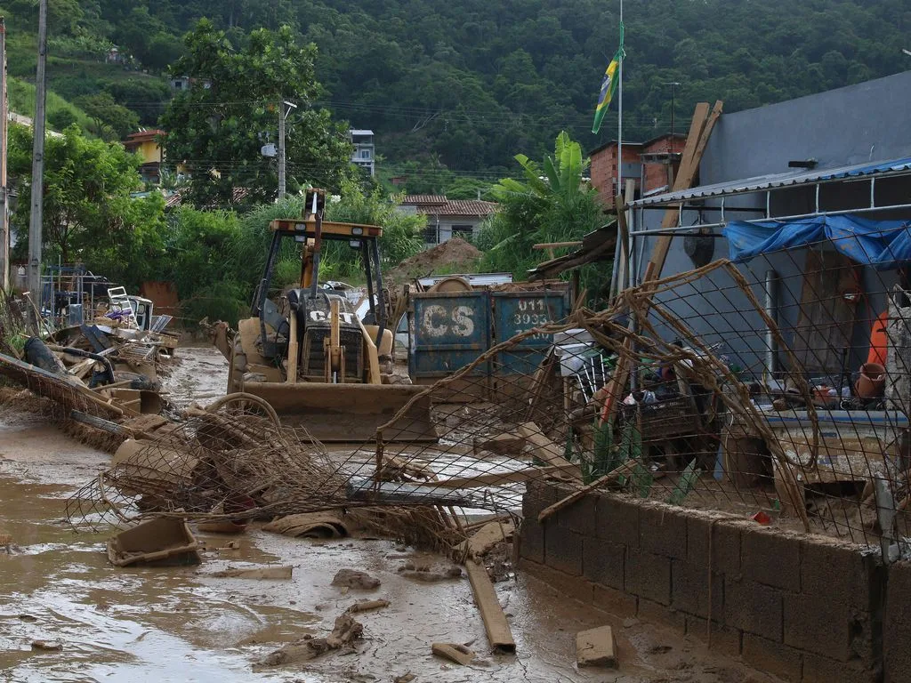 Número de mortes no litoral de São Paulo sobe para 45