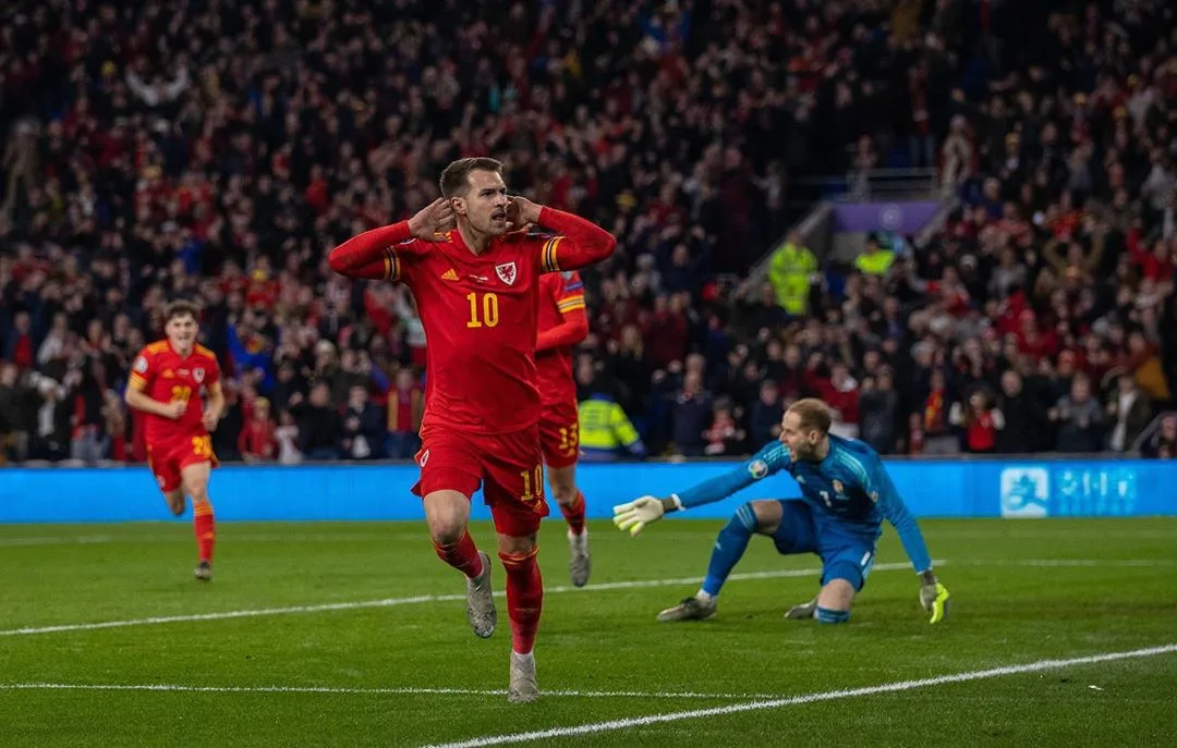 Com gols de Ramsey, País de Gales vence Hungria e se garante na Eurocopa