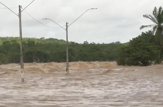 Alagoas tem seis mortes e 56 mil desabrigados e desalojados após fortes chuvas