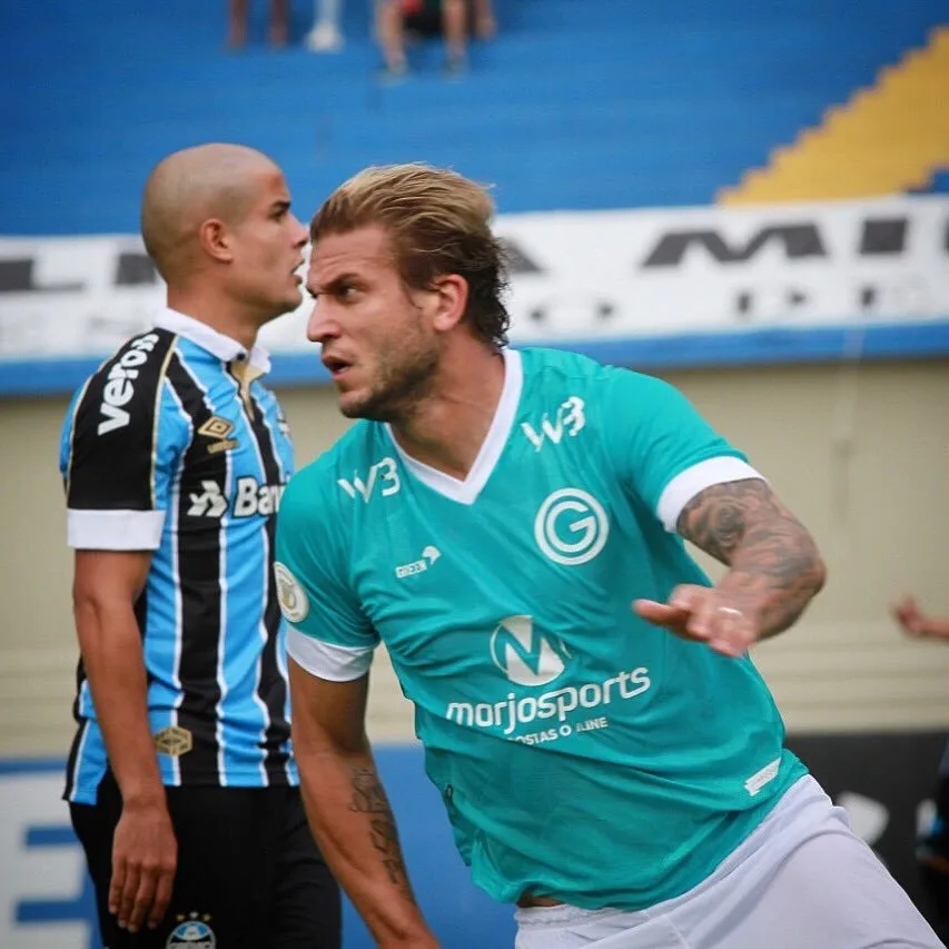 Goiás vence time alternativo do Grêmio e termina o Brasileirão em 10º lugar