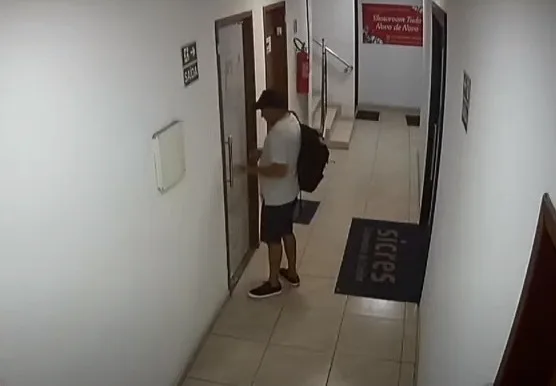 VÍDEO | Homem arromba salão e leva TV e cafeteira em Vila Velha