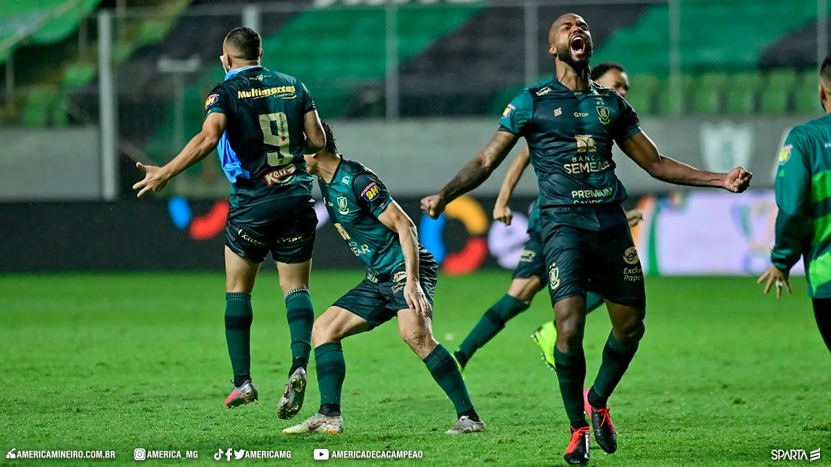 América-MG vence o Figueirense e fica a dois pontos da líder Chapecoense