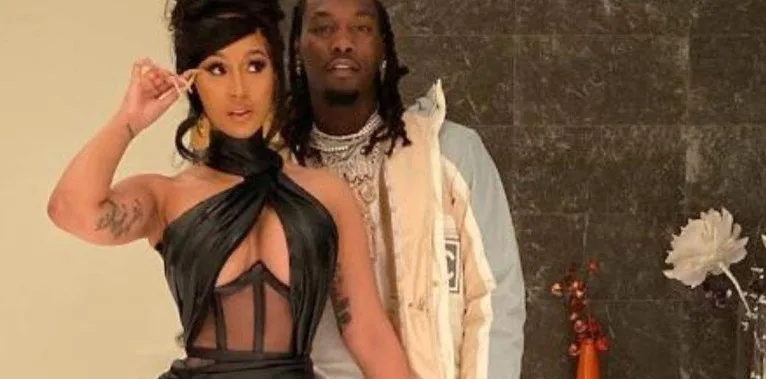 Rapper Cardi B dá presente de US$ 500 mil para marido e ele gasta tudo em boate de strippers