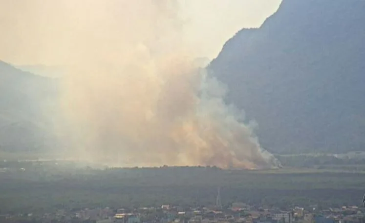 VÍDEO | Incêndio atinge vegetação próximo ao Mestre Álvaro, na Serra