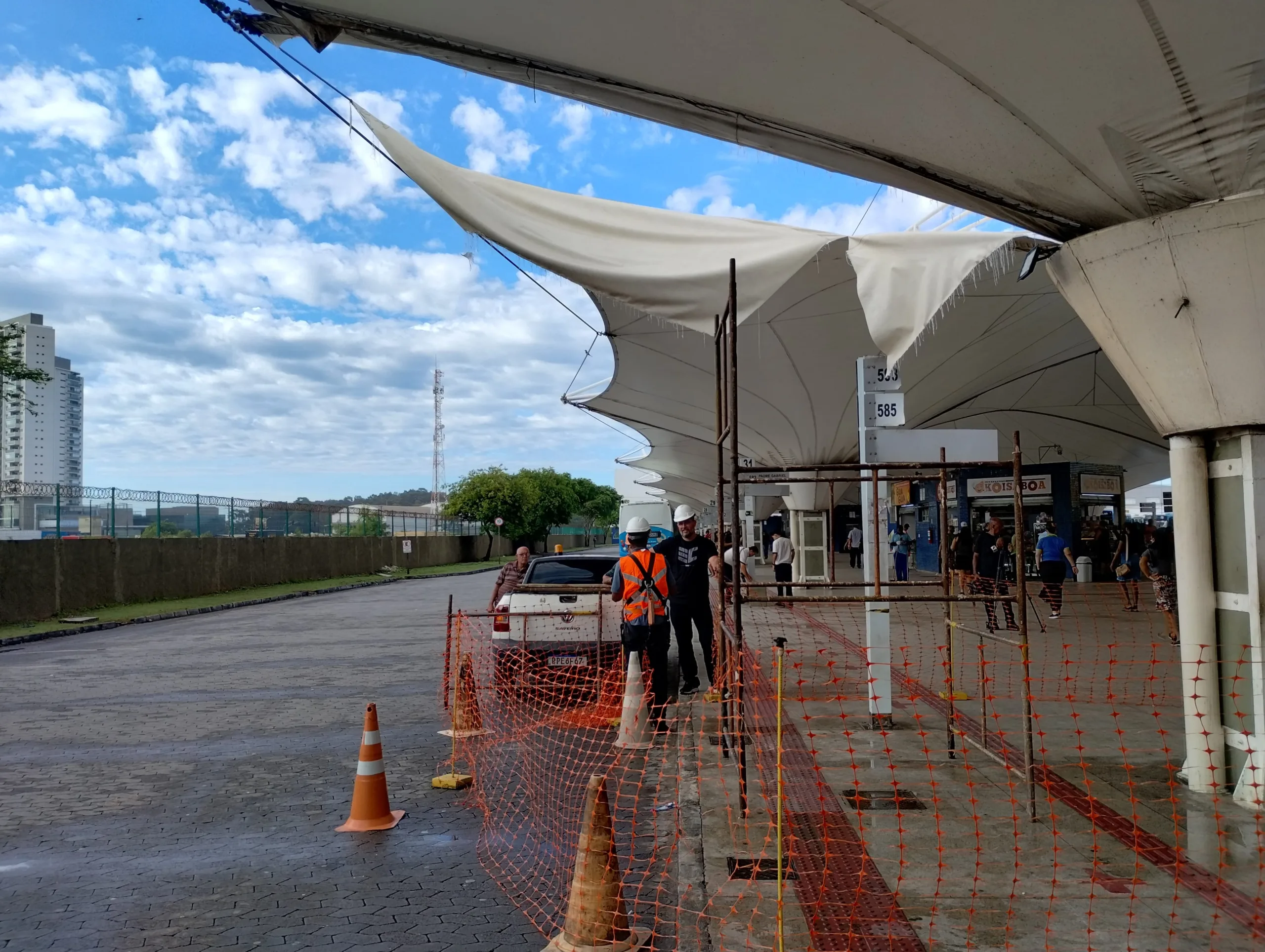 Terminal de Itaparica: empresa é contratada para fazer manutenção em lona que rasgou após chuva