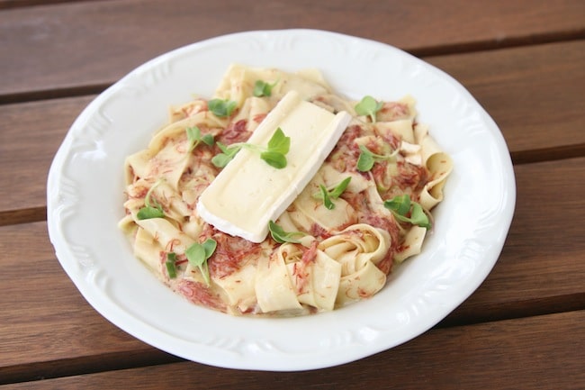 Receita de fettuccini ao cream cheese com carne seca