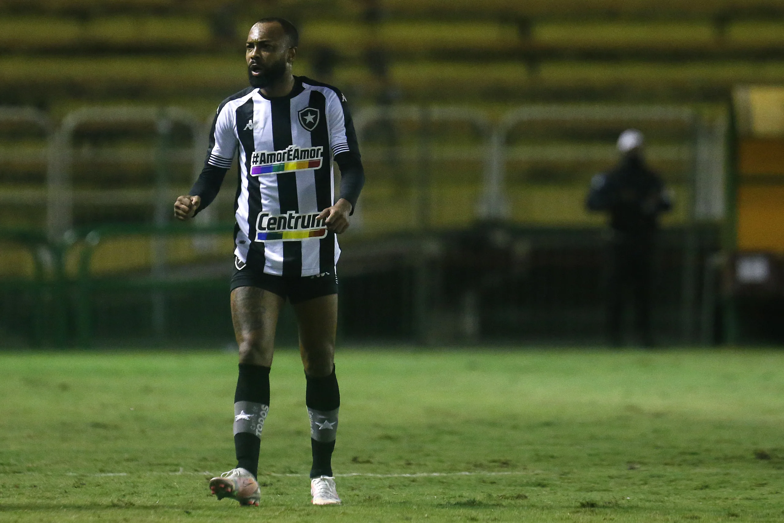 Botafogo assina compra de Chay em definitivo junto à Portuguesa-RJ