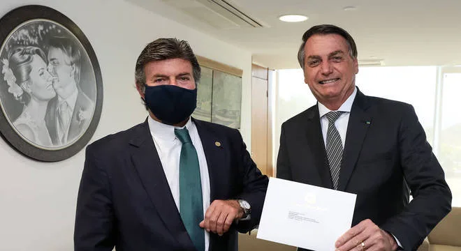 Em meio a crise no STF, Bolsonaro se encontra com Fux