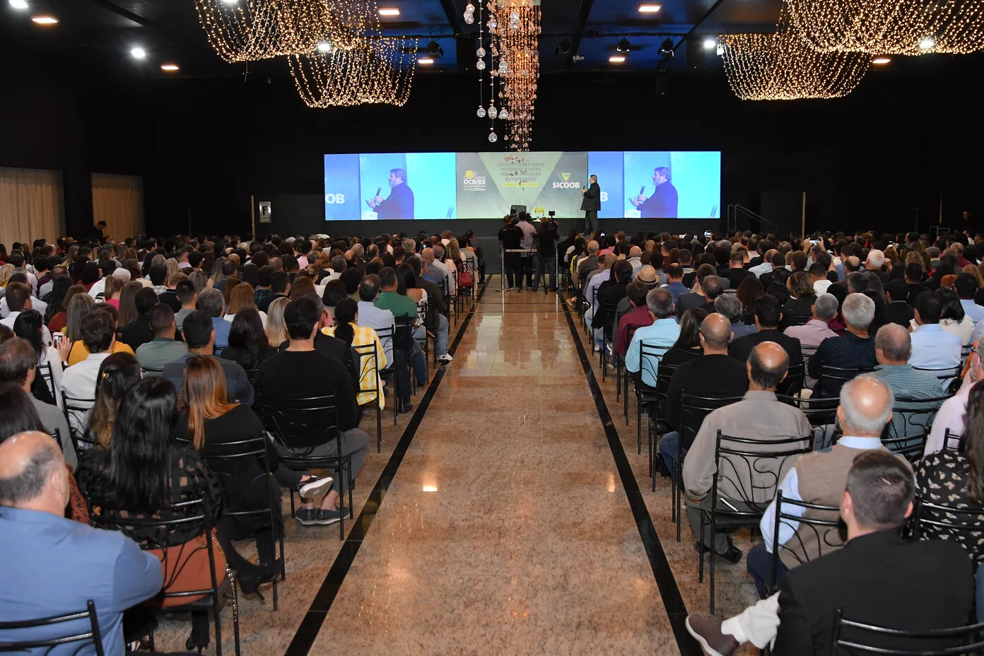 Mil pessoas! Mario Sergio Cortella reúne multidão em palestra no ES