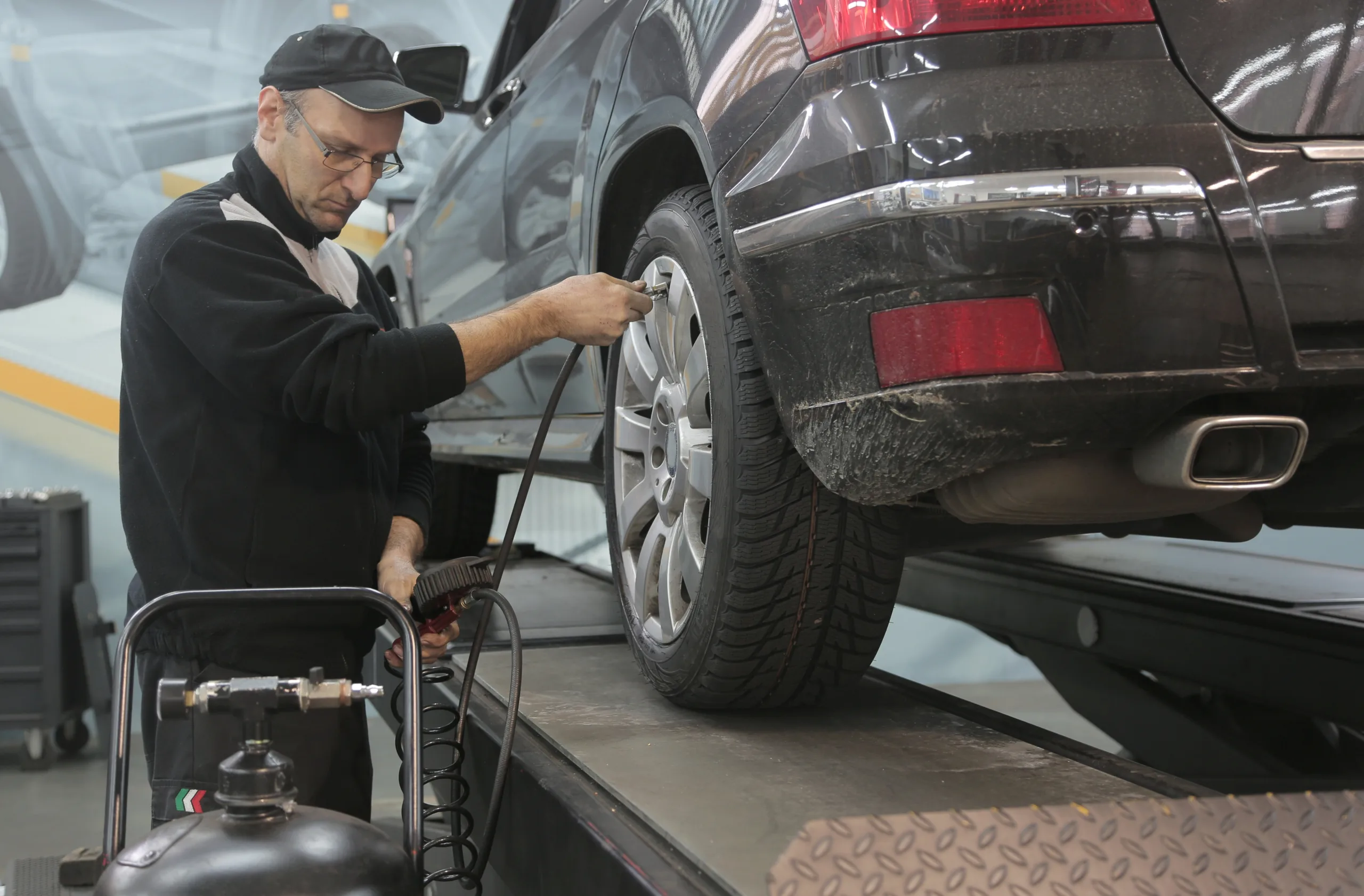 Oficinas e lojas de autopeças voltam para lista de serviços essenciais. Entenda o que mudou no decreto!