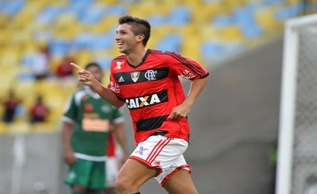 Sport confirma a contratação de meia argentino com passagem pelo Flamengo