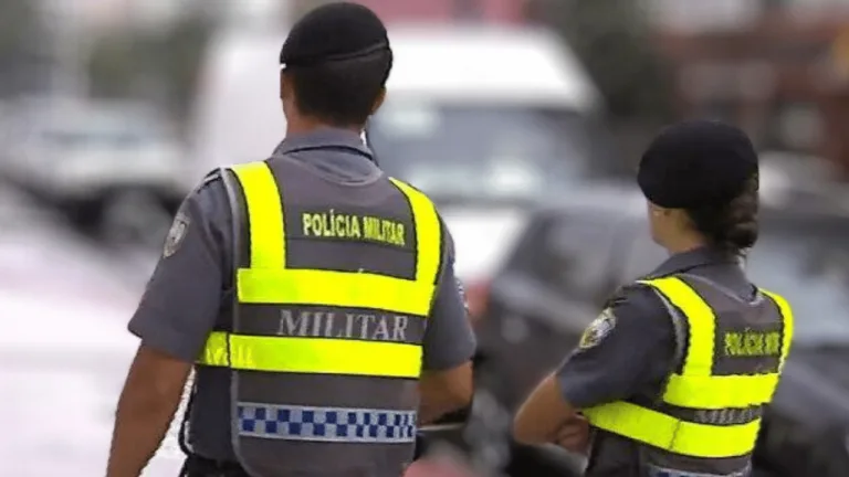 Policiais militares nas ruas durante patrulhamento. Foto: TV Vitória