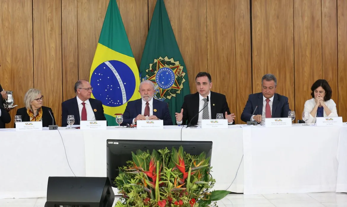 Brasília (DF) 18/04/2023 Presidente Lula reunido com ministros, governadores, prefeitos e parlamentares para discutirem políticas de proteção do ambiente escolar.