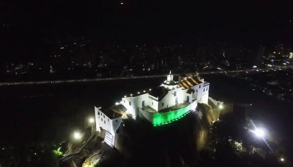 FOTOS | Convento da Penha e Assembleia Legislativa ganham nova iluminação verde