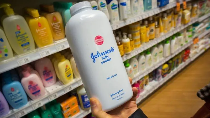 Johnson & Johnson avalia acordo para encerrar processos de câncer