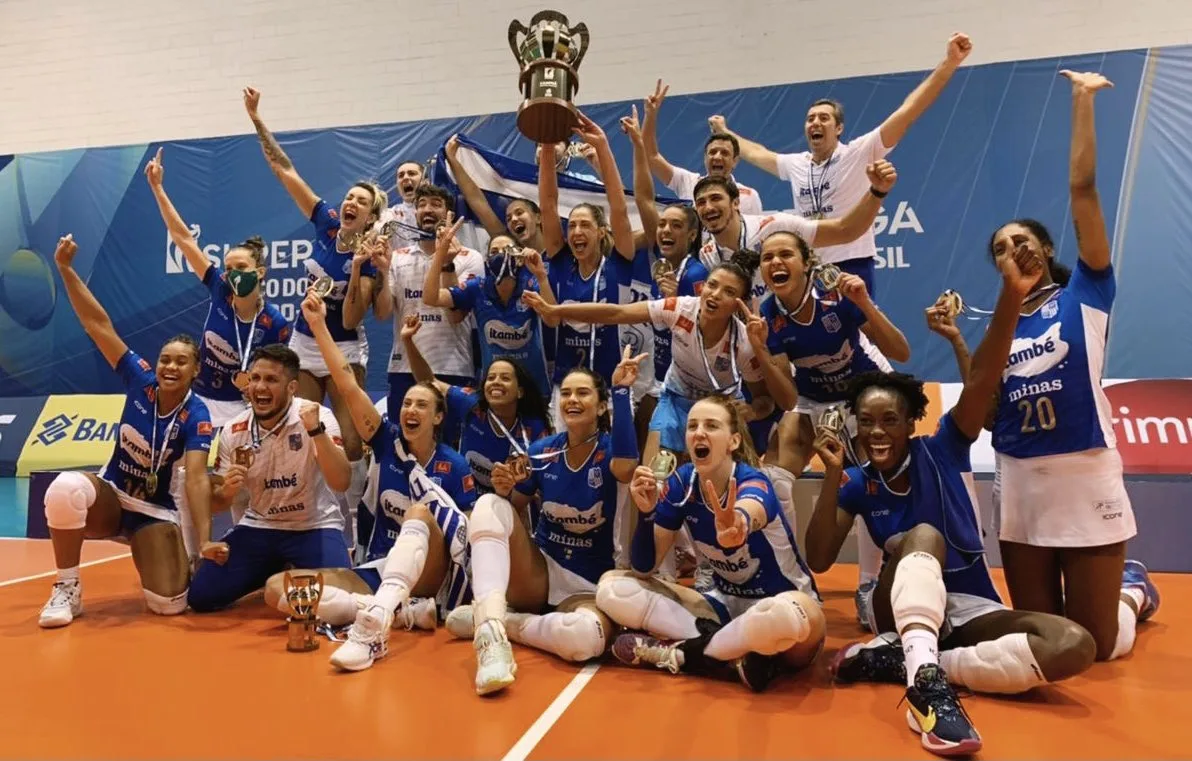 Jogadoras do Minas exaltam a força do grupo na conquista da Superliga de Vôlei