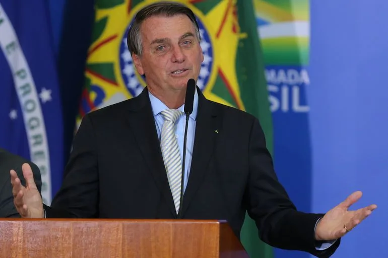 Presidente Jair Bolsonaro discursa após cerimônia de posse do Ministro de Estado da Cidadania, Joao Roma, e do Ministro de Estado Chefe da Secretaria-Geral da Presidência da República, Onix Lorenzoni e sanção da Lei da Autonomia do Banco Central