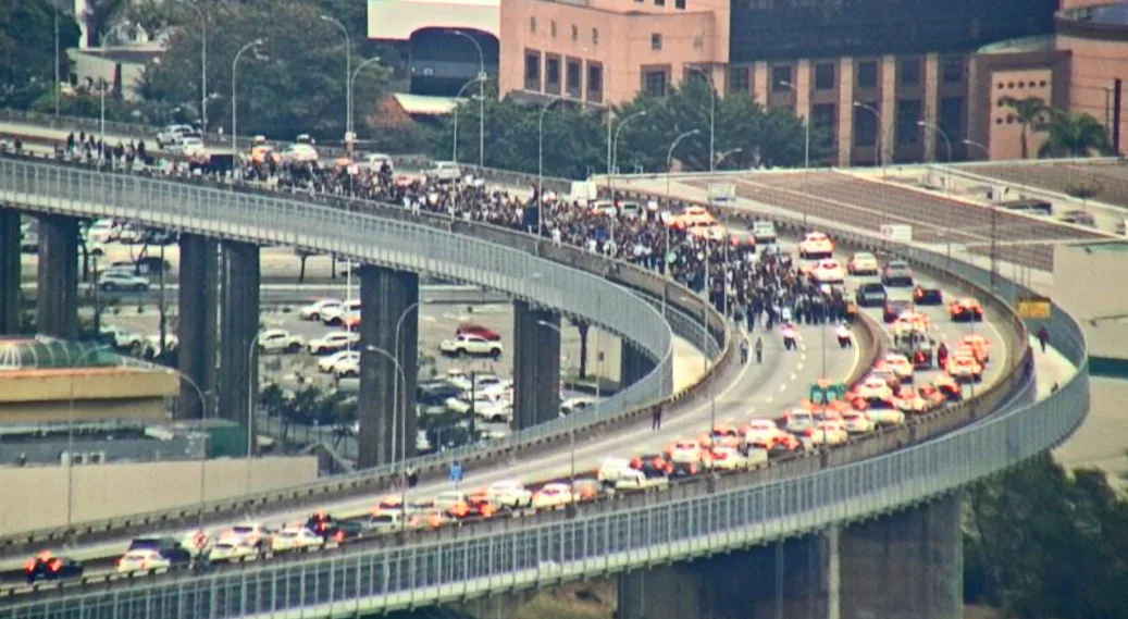 Piso da Enfermagem: entenda motivo do protesto que fechou a Terceira Ponte no ES