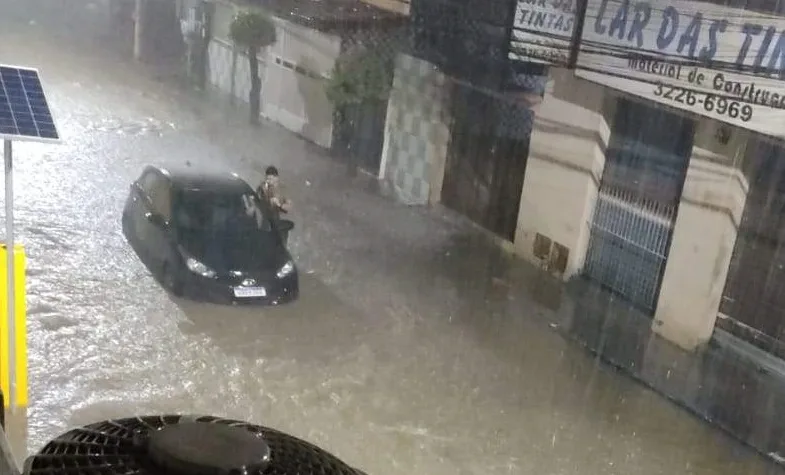 Após temporal, ES tem novo alerta laranja para chuvas intensas em todas as cidades