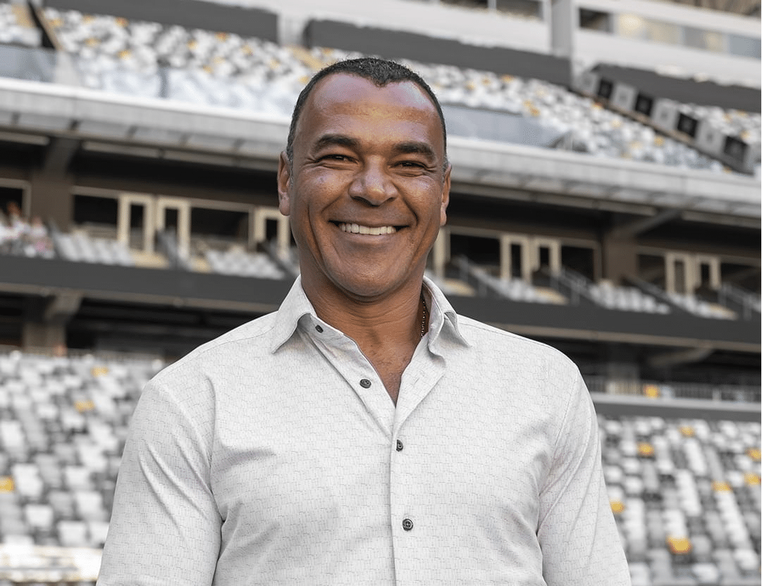 Cafu Visita Arena MRV e Elogia Avanços Tecnológicos: ‘Um Grande Estádio e uma Nova Era para o Futebol Brasileiro’