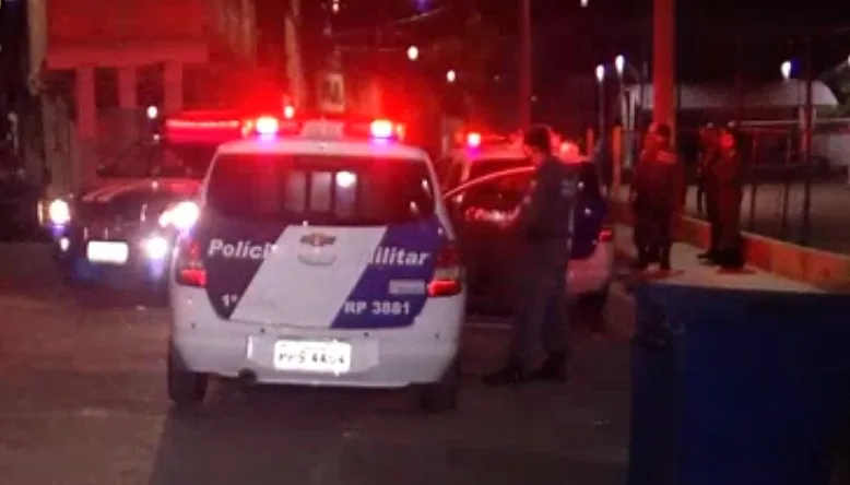 Casal e adolescente teriam sido assassinados em Vitória porque roubaram arma de traficante, diz polícia