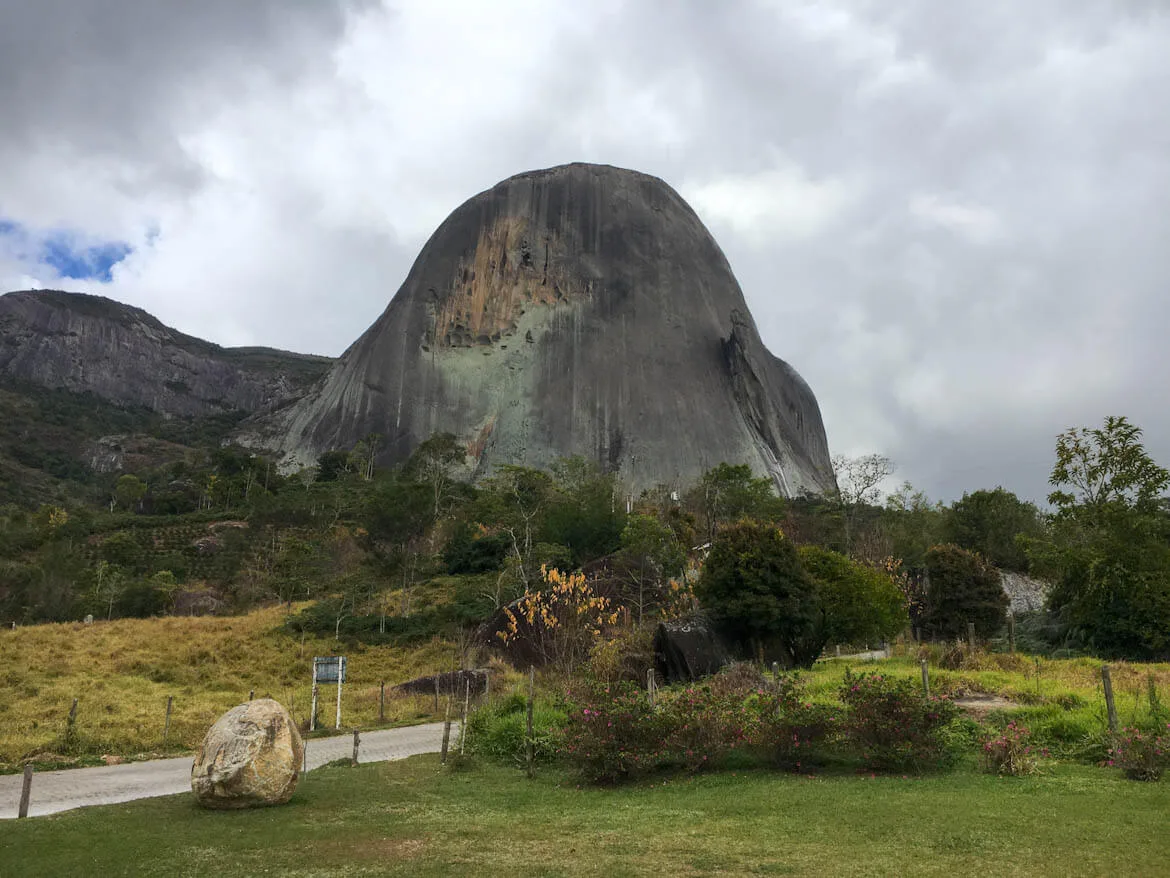 Pedra Azul está no ranking de destinos mais acolhedores e disputados para visitar no Brasil