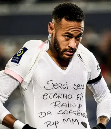 Neymar faz 2 gols e homenageia Marília Mendonça em vitória do PSG sobre Bordeaux