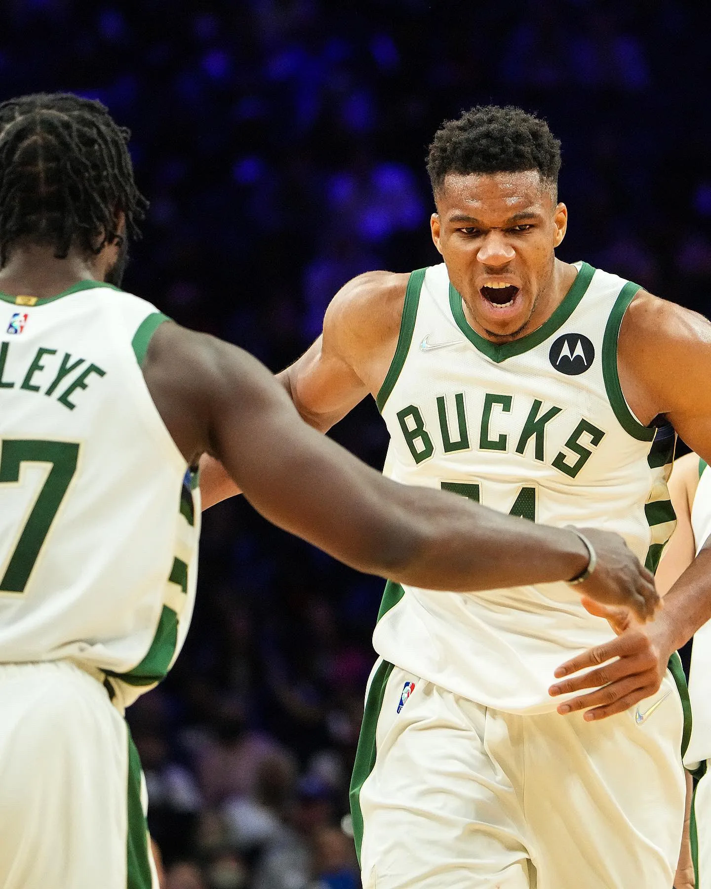 Giannis completa 600 jogos na NBA com boa atuação em vitória do Bucks sobre o Sixers