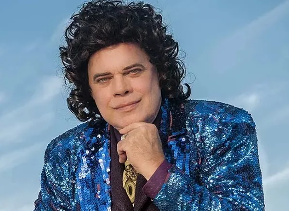 VÍDEO | Diogo Vilela homenageia Cauby Peixoto em musical no ES e faz convite para capixabas