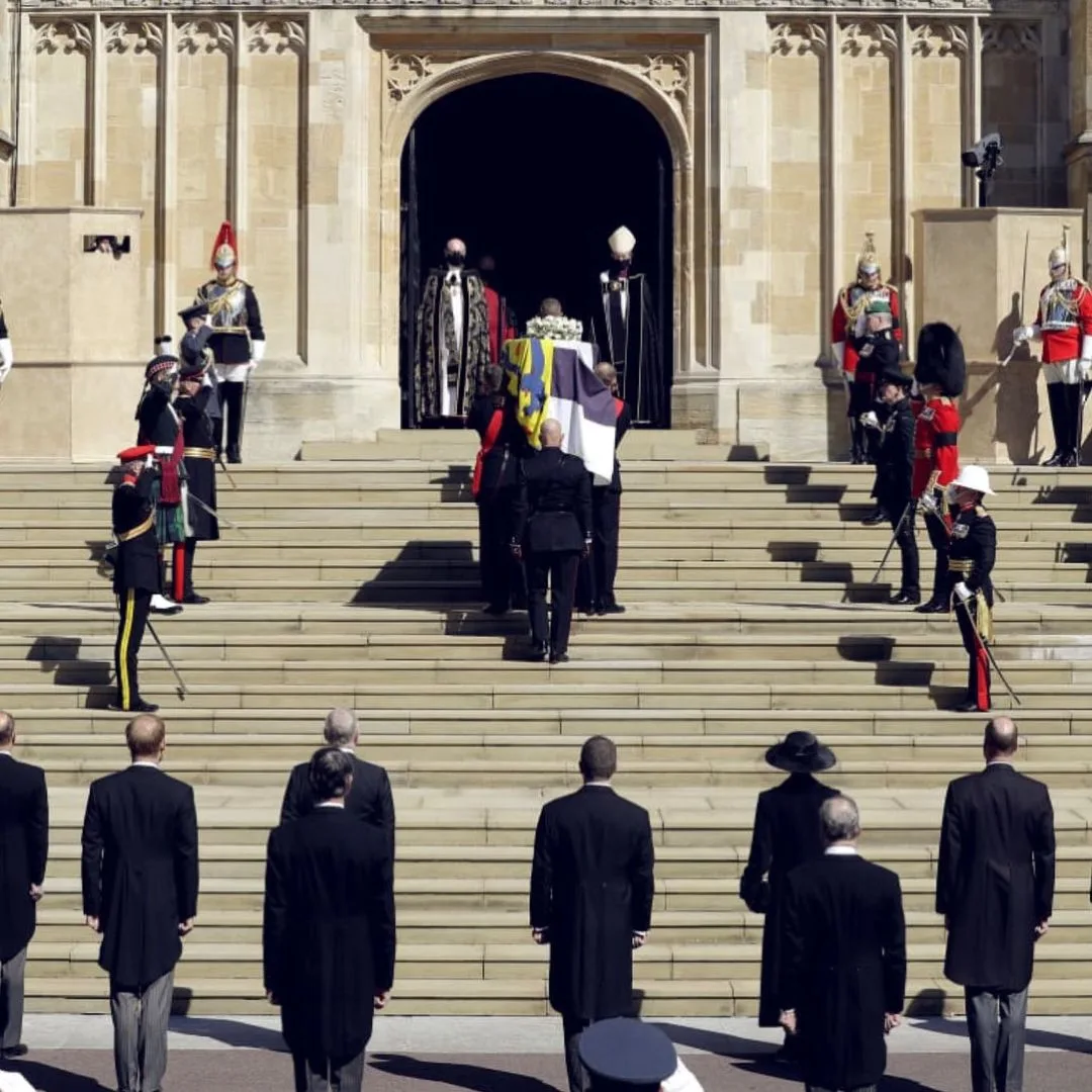 Funeral de príncipe Philip: cerimônia com honrarias militares e momento de silêncio