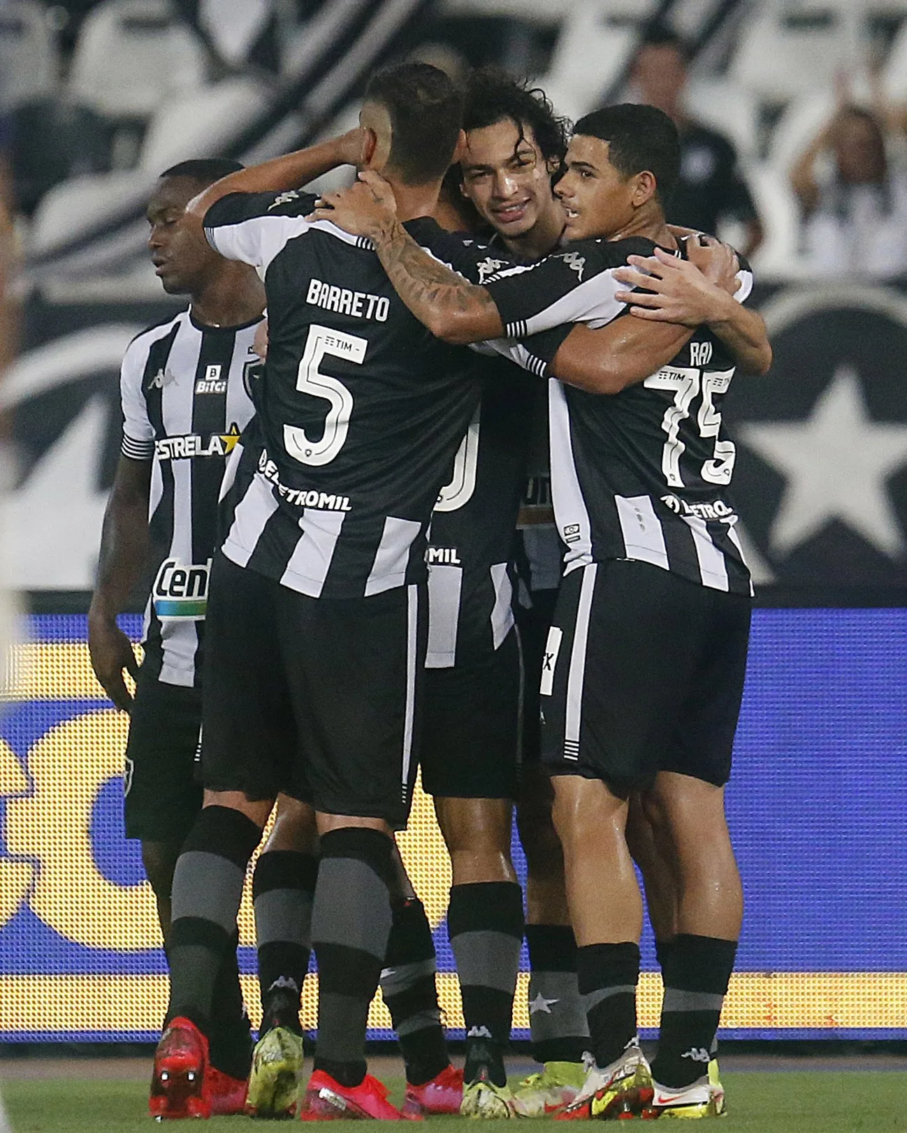 Classificado à semifinal, Botafogo recebe o ameaçado Volta Redonda