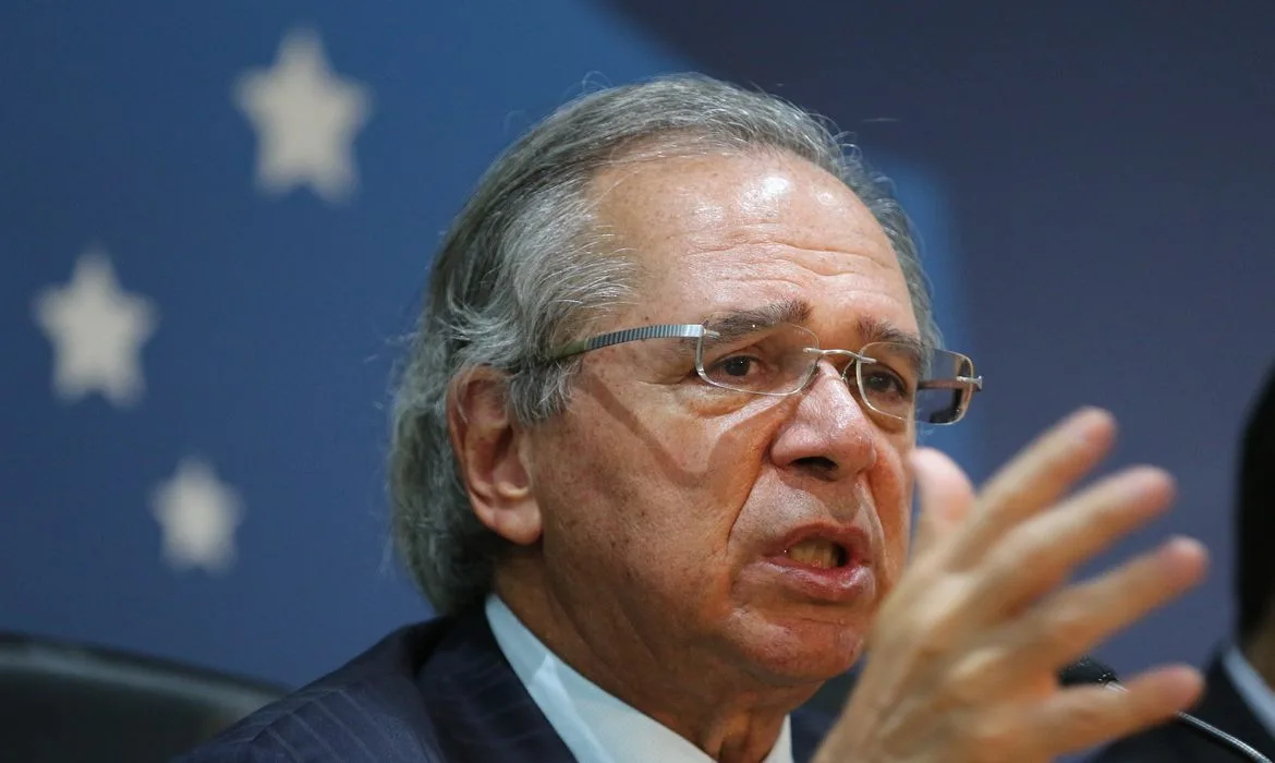 O ministro da Fazenda, Paulo Guedes, apresenta à imprensa as propostas do Pacto Federativo