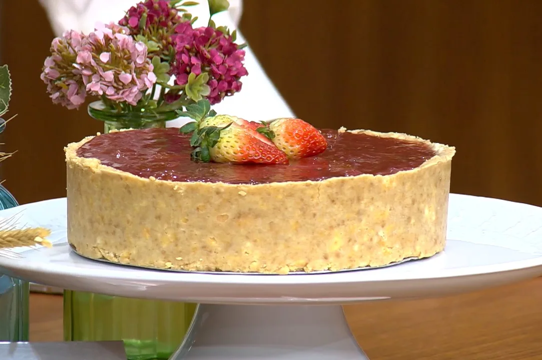 VÍDEO | Aprenda uma receita deliciosa e fácil de torta de morango