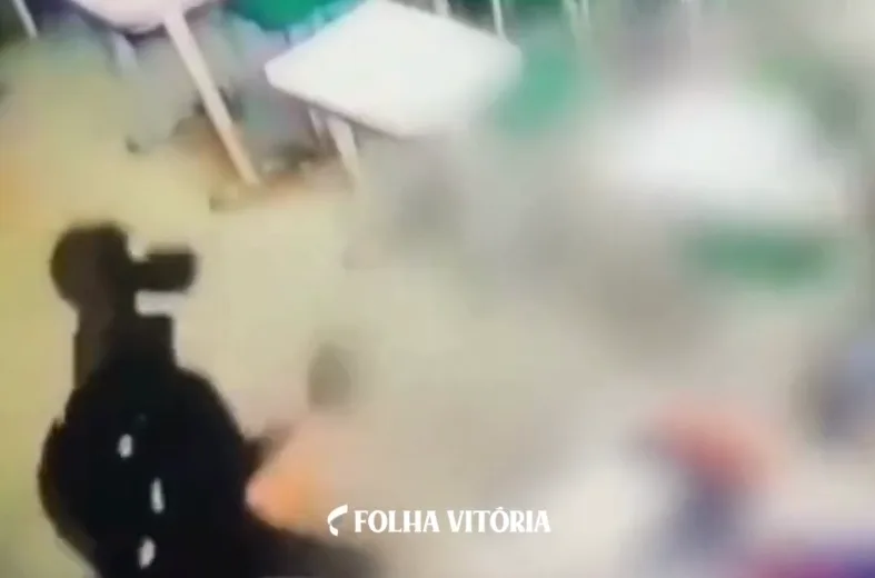 Ataque em SP: vídeo mostra aluno com máscara de caveira esfaqueando professores e colegas