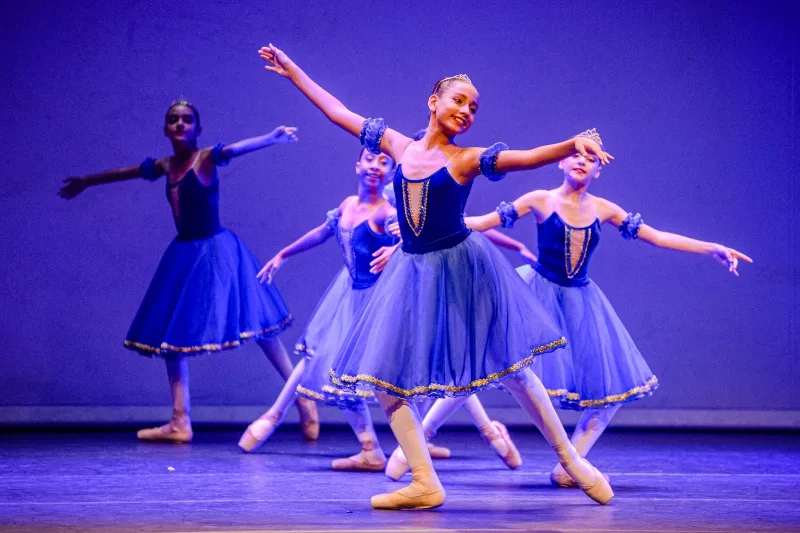 Espetáculo Trajetória – FAFI. Espetáculo de Dança apresentado no teatro SESC Glória