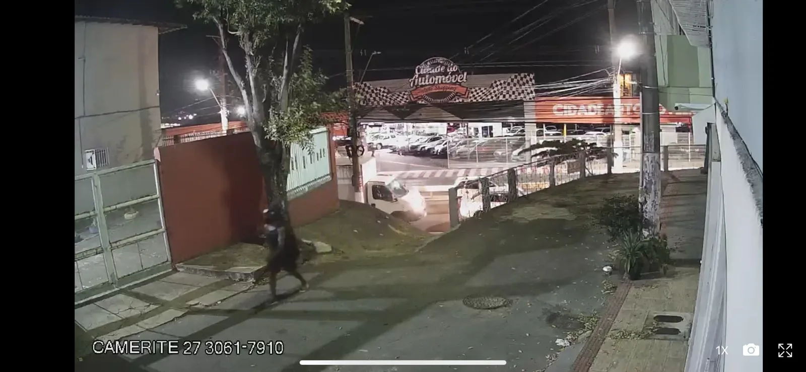 VÍDEO | Mulher é rendida com arma na cabeça durante assalto na Serra