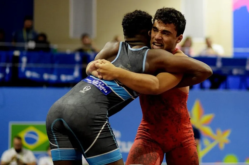 Capixaba Enzo Pegorette disputa vaga para Seleção Brasileira de Wrestling