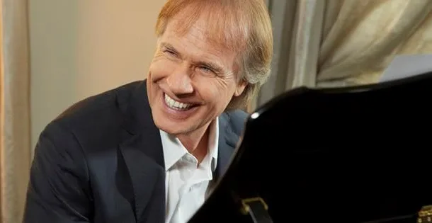 Pianista Richard Clayderman faz shows no Brasil em abril de 2020