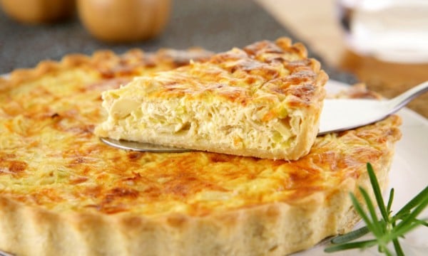 Receita de torta de quinoa com frango, alho poró e cogumelos