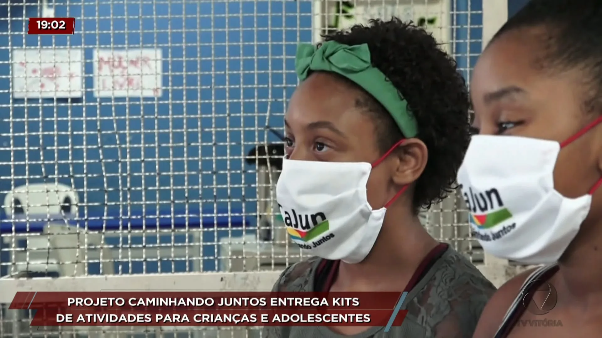 Projeto caminhando juntos entrega Kits de atividades para crianças e adolescentes