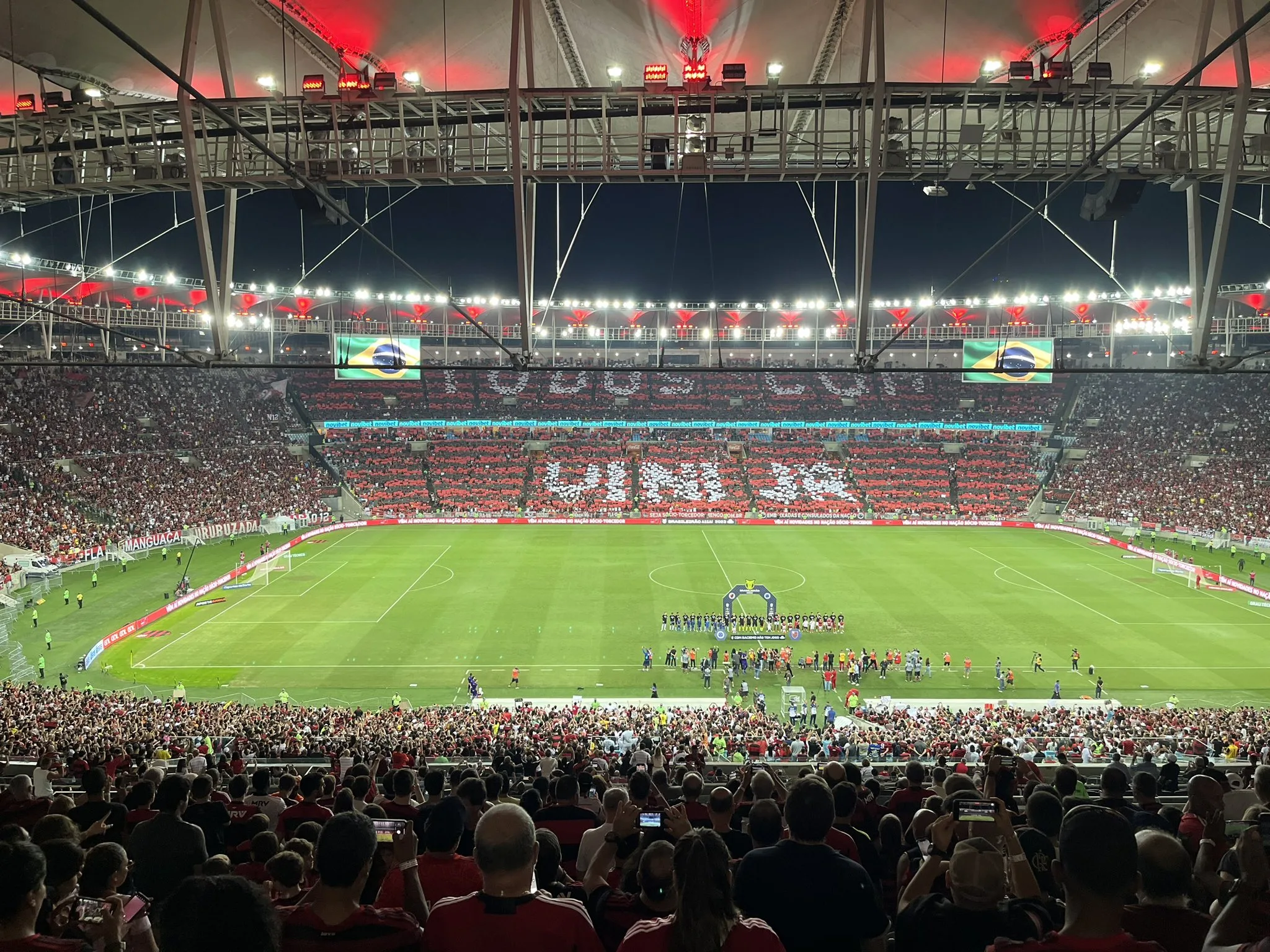 Áudio de transmissão vaza com bronca sobre homenagem do Flamengo a Vini Jr.