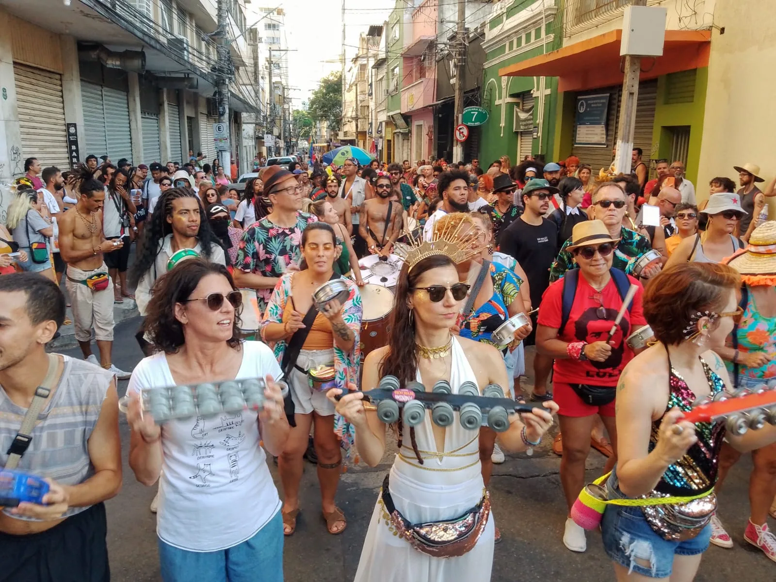 Em protesto contra suspensão, blocos se unem em ato no Centro de Vitória