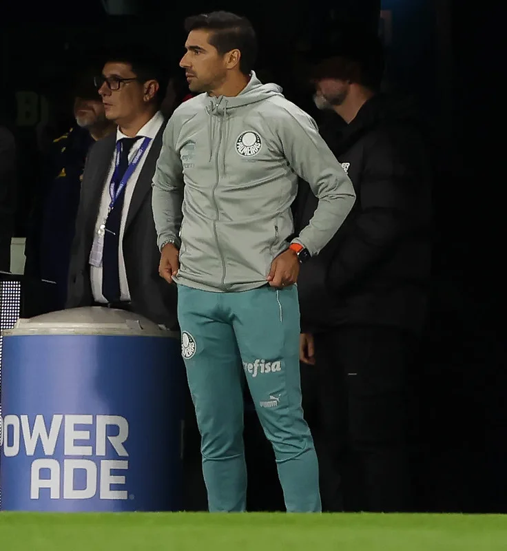 Abel reclama da diretoria, mas aplaude o time do Palmeiras: "Nossa equipe nasceu pra fazer história"