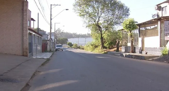 Vídeo mostra dupla em moto minutos antes de jovem ser baleada em Cariacica