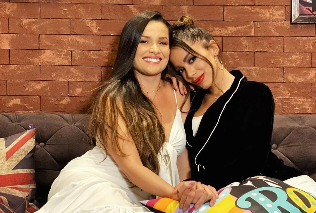 Em publicação, Anitta dispara que ela e Juliette são mais que amigas