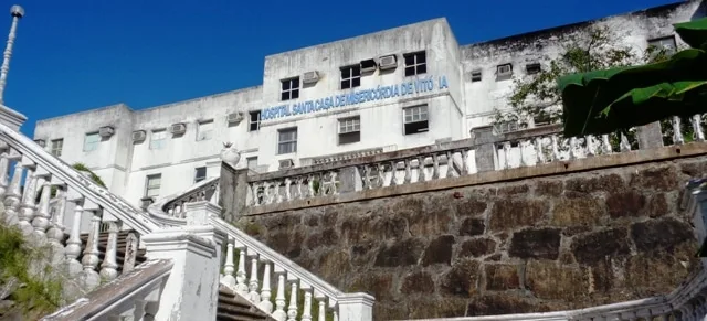 Santa Casa de Vitória oferece vaga para agente funerário