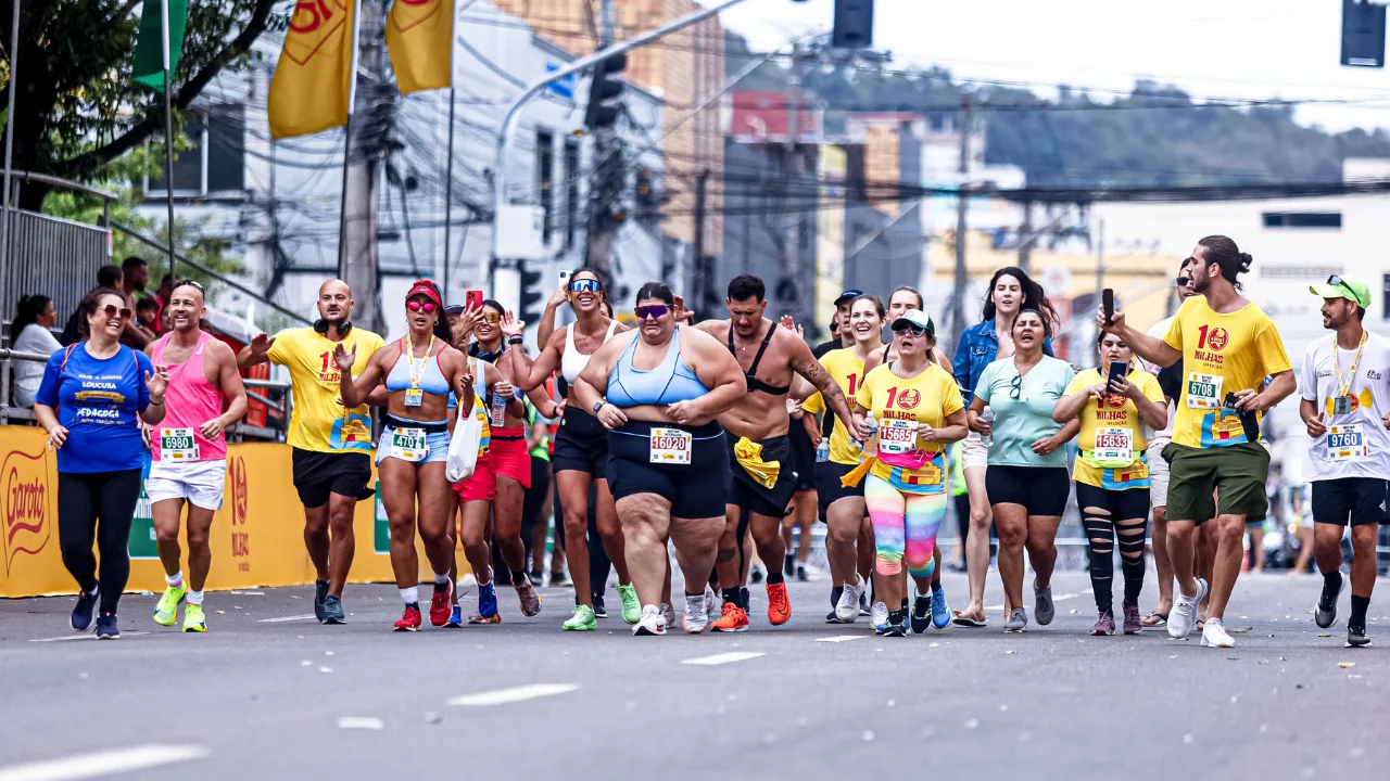 Influenciadora do ES corre as Dez Milhas e se emociona na chegada