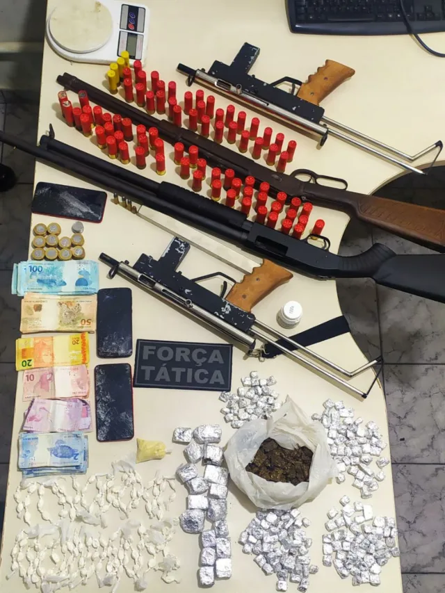 Homem é preso e adolescente apreendido por associação tráfico de drogas em São Mateus