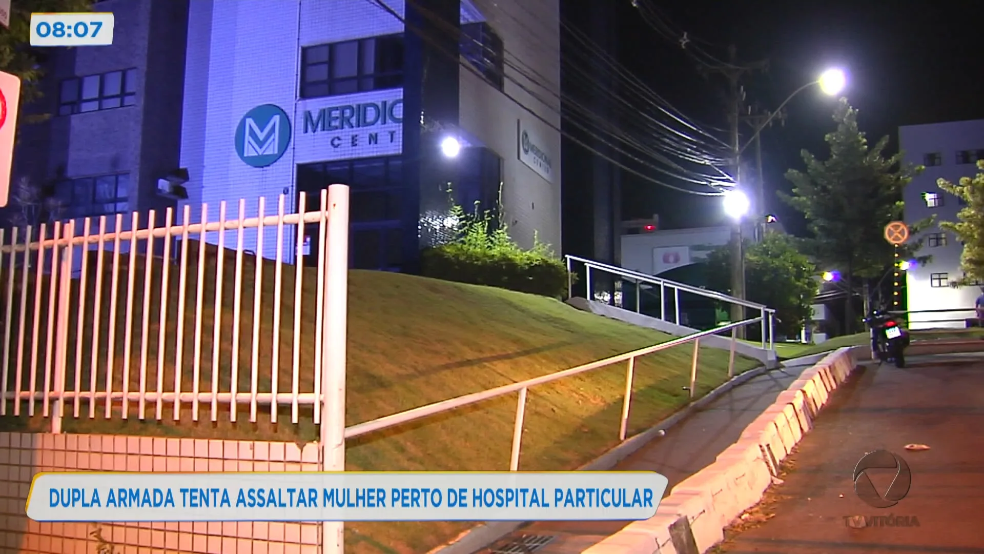 Dupla armada tenta assaltar mulher perto de hospital particular