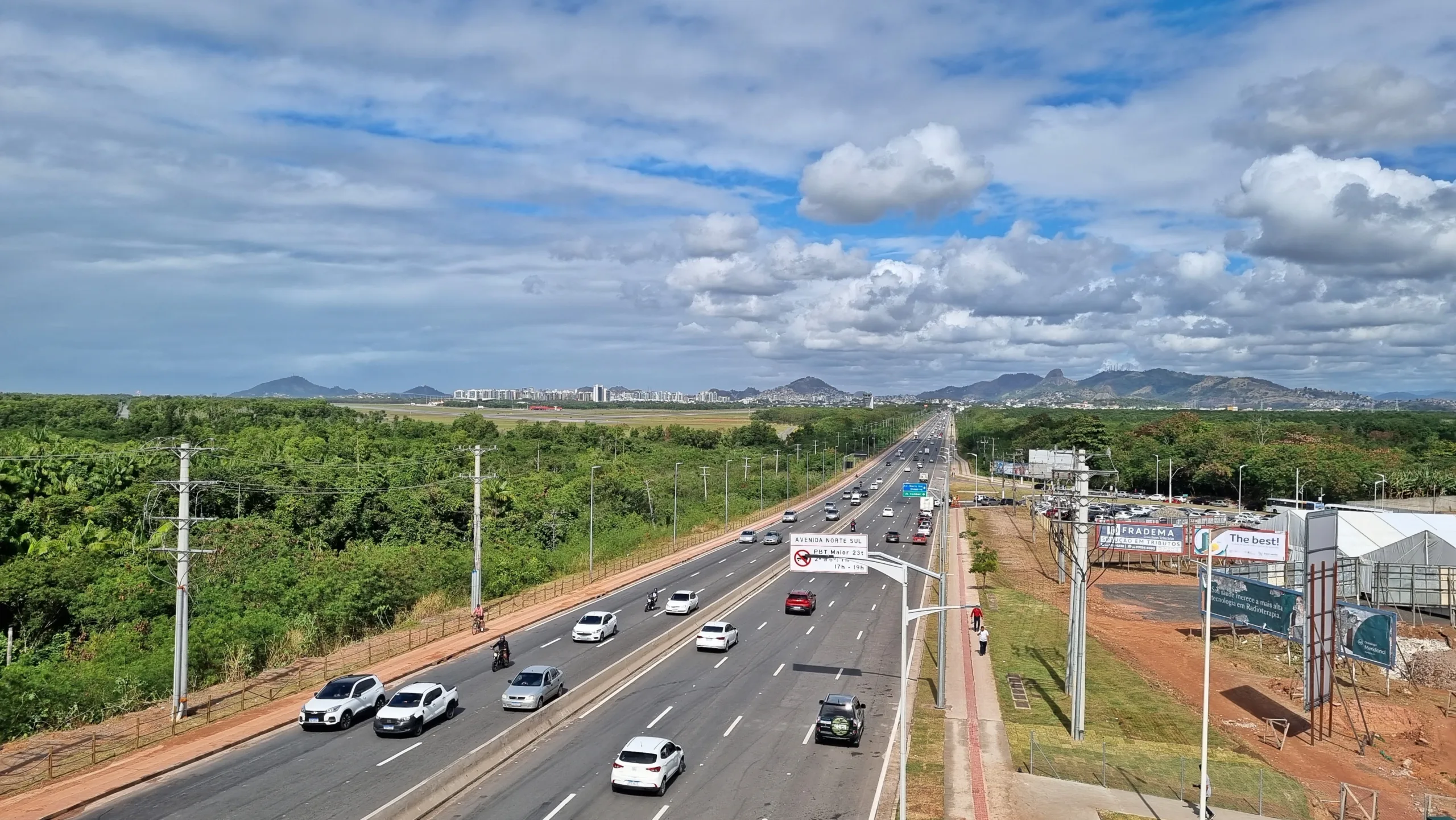 Pontos de ônibus passam por mudança após obras do Viaduto de Carapina